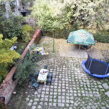 Gurguliat Center Apt Ndk Metro Station Apartment